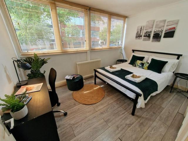 2 Bedrooms Flat In Great Location! London Exterior foto