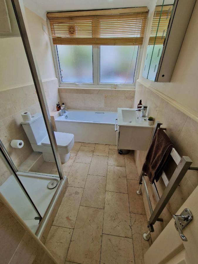 2 Bedrooms Flat In Great Location! London Exterior foto